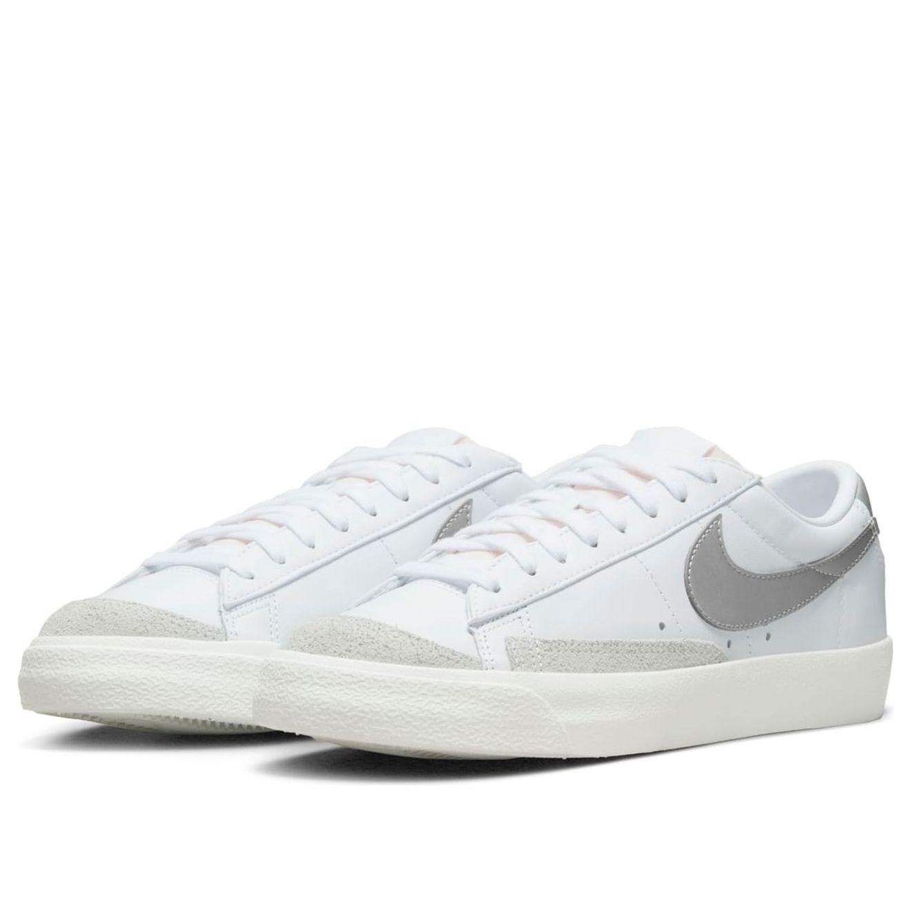 (WMNS) Nike Blazer Low '77 'White Metallic Silver' DC4769-113