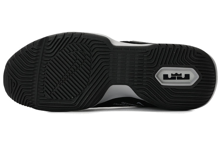 Nike Ambassador 11 'Black Crimson' AO2920-001