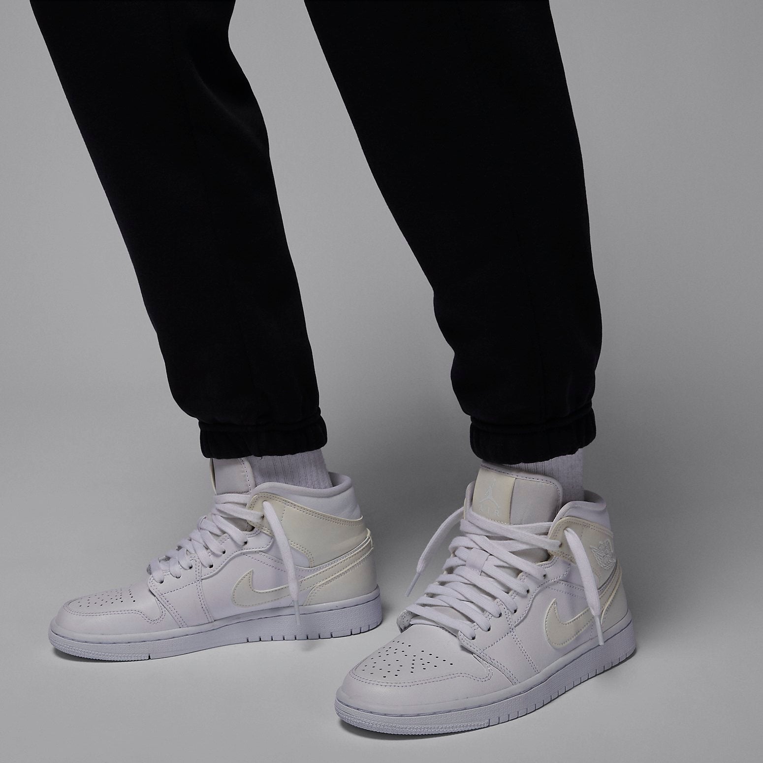 (WMNS) Air Jordan Brooklyn Fleece 'Black' FN4495-010