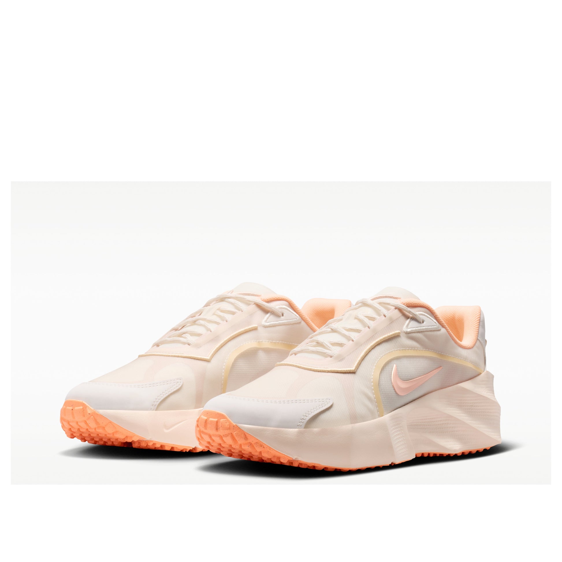 (WMNS) Nike Aura Edge 'Chalk Ice Peach Orange Pulse' HQ7025-104