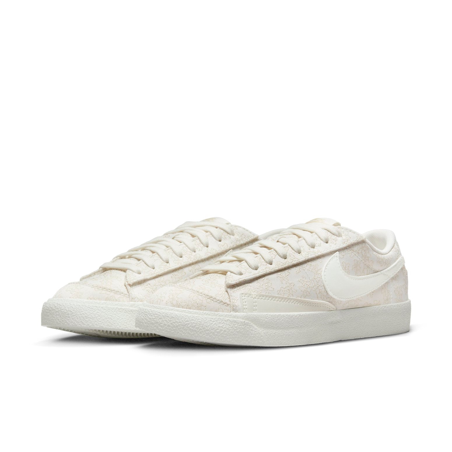 (WMNS) Nike Blazer Low '77 SE 'Flower Embroidery' DR9955-100