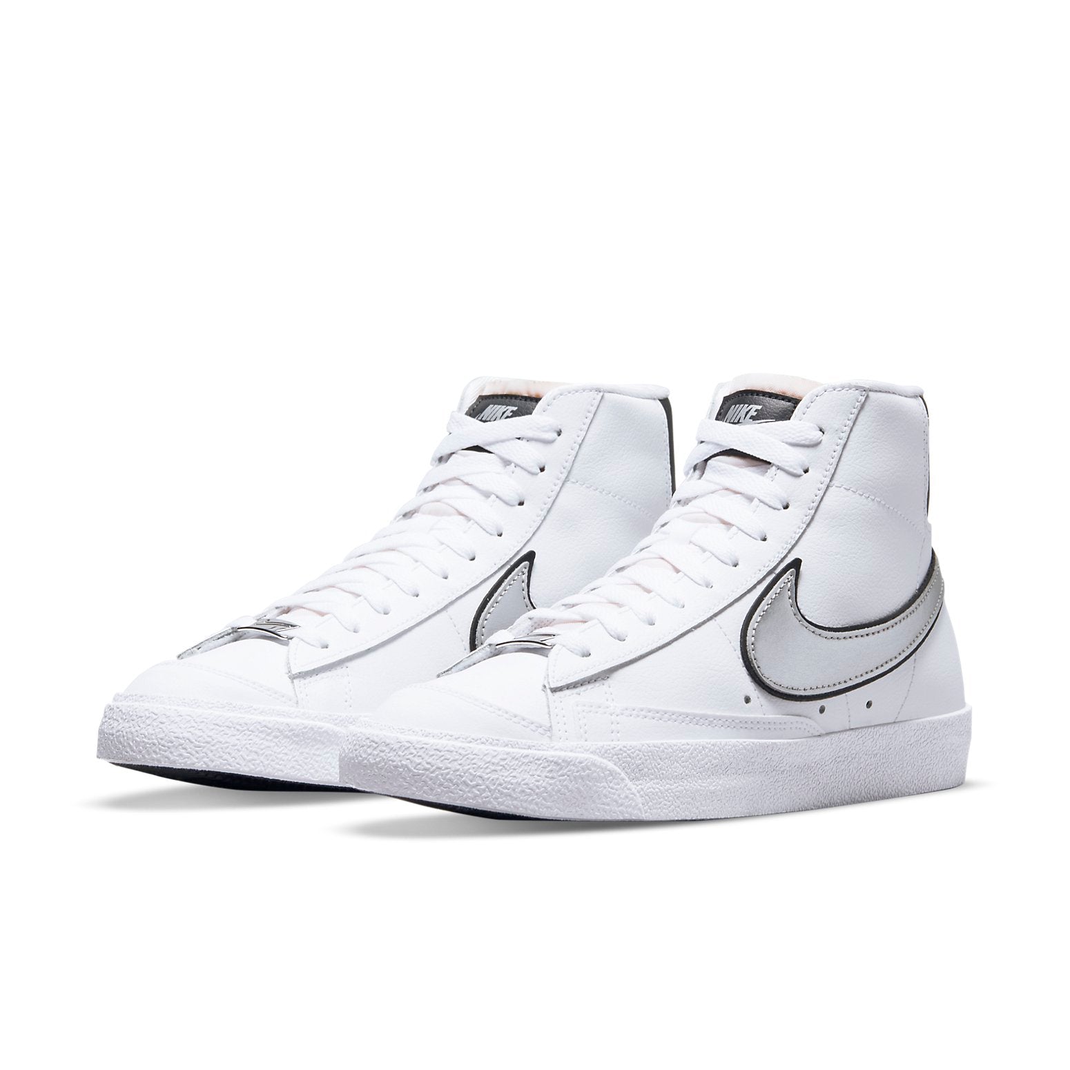 (WMNS) Nike Blazer Mid '77 Essential 'White Metallic Silver' DH0070-100