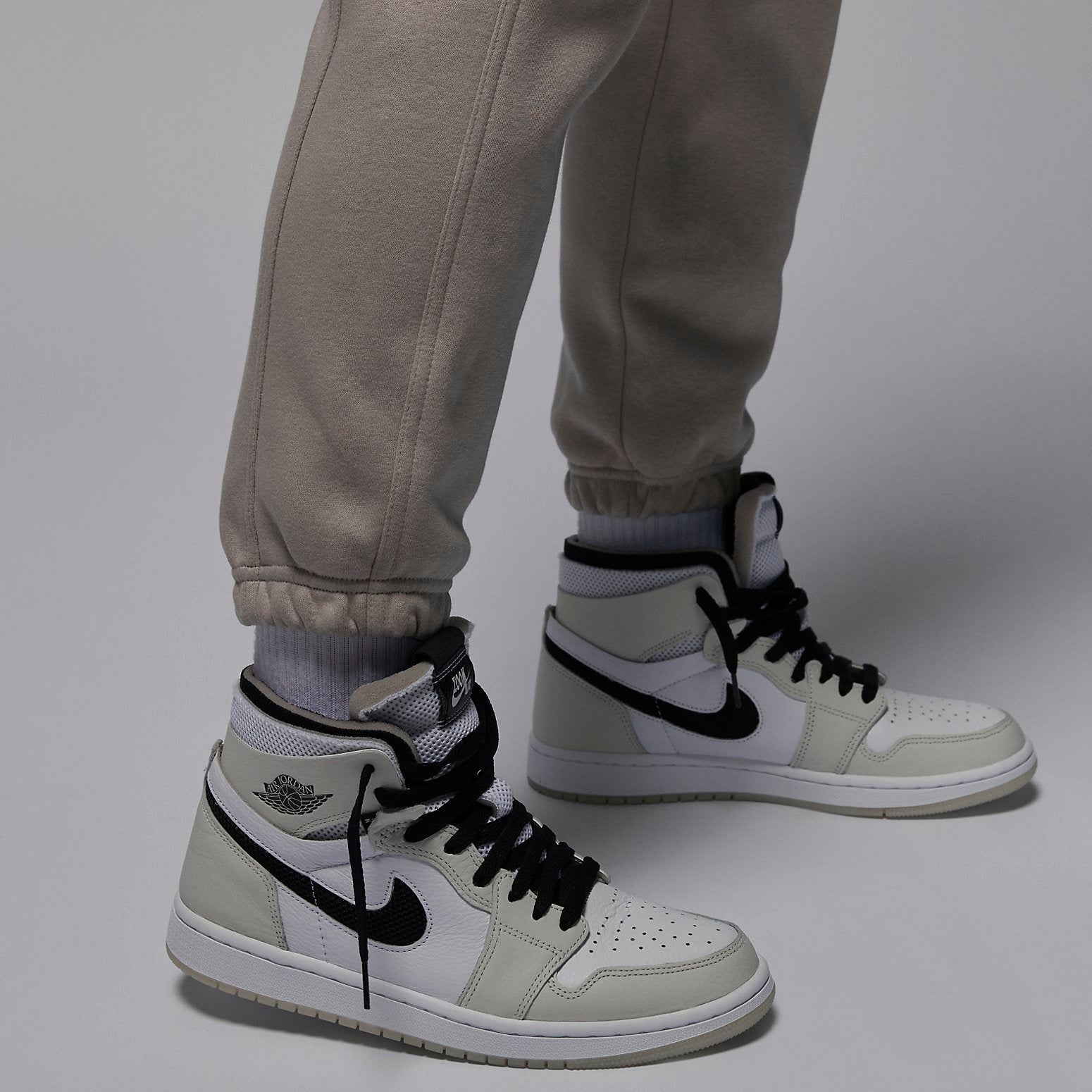 (WMNS) Air Jordan x Paris Saint-Germain Sweatpants 'Stone' FD6998-230