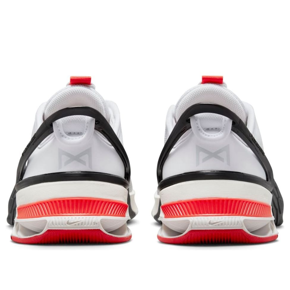 (WMNS) Nike Metcon 8 FlyEase 'White Picante Red' DO9381-100