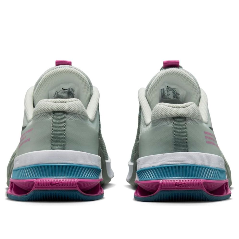 (WMNS) Nike Metcon 8 'Mica Green Cosmic Fuchsia' DO9327-004