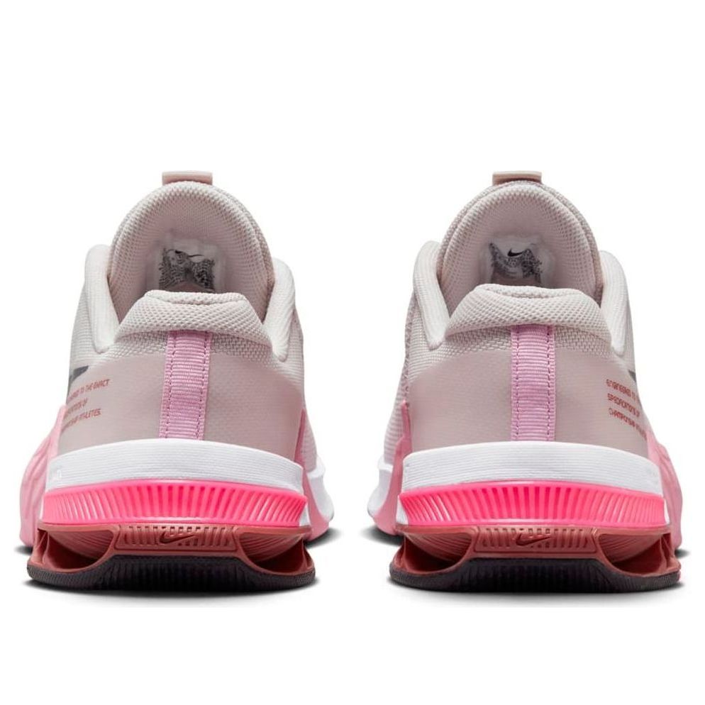 (WMNS) Nike Metcon 8 'Barely Rose' DO9327-600