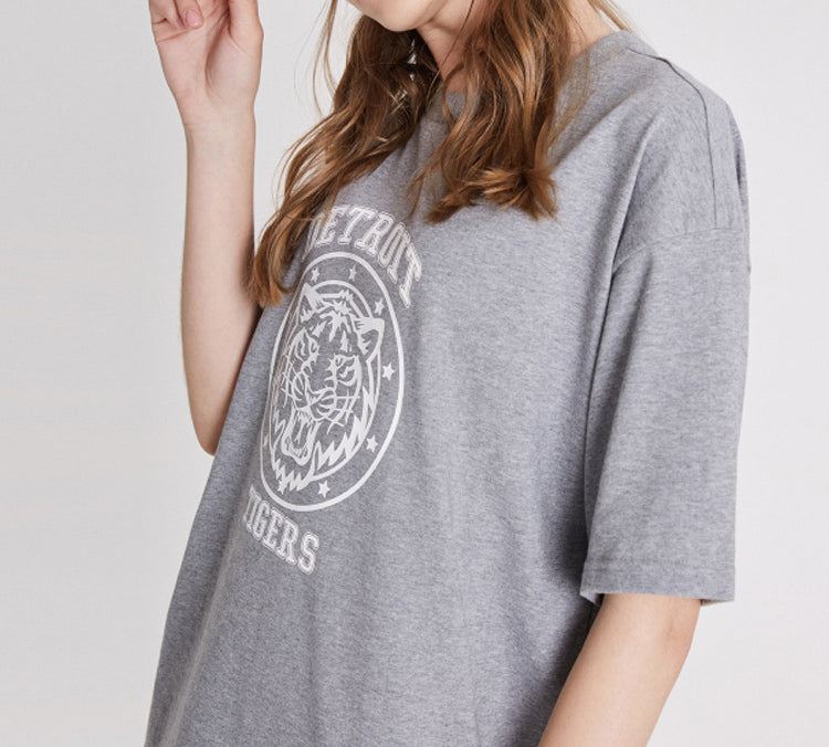 MLB Cartoon Series Detroit Tigers Printing Athleisure Casual Sports Round Neck Loose Short Sleeve Unisex Gray 31TSTL931-46M