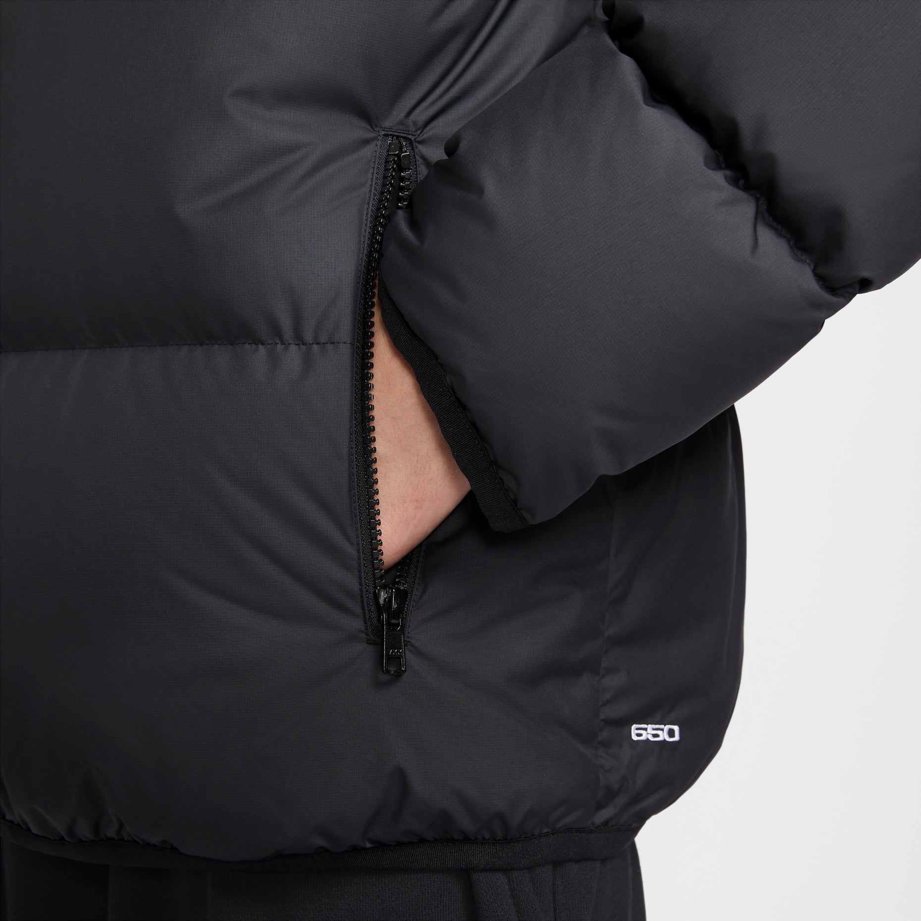 Nike Sportswear Club Therma-FIT Puffer Jacket Asia Sizing 'Black White' IB2976-010