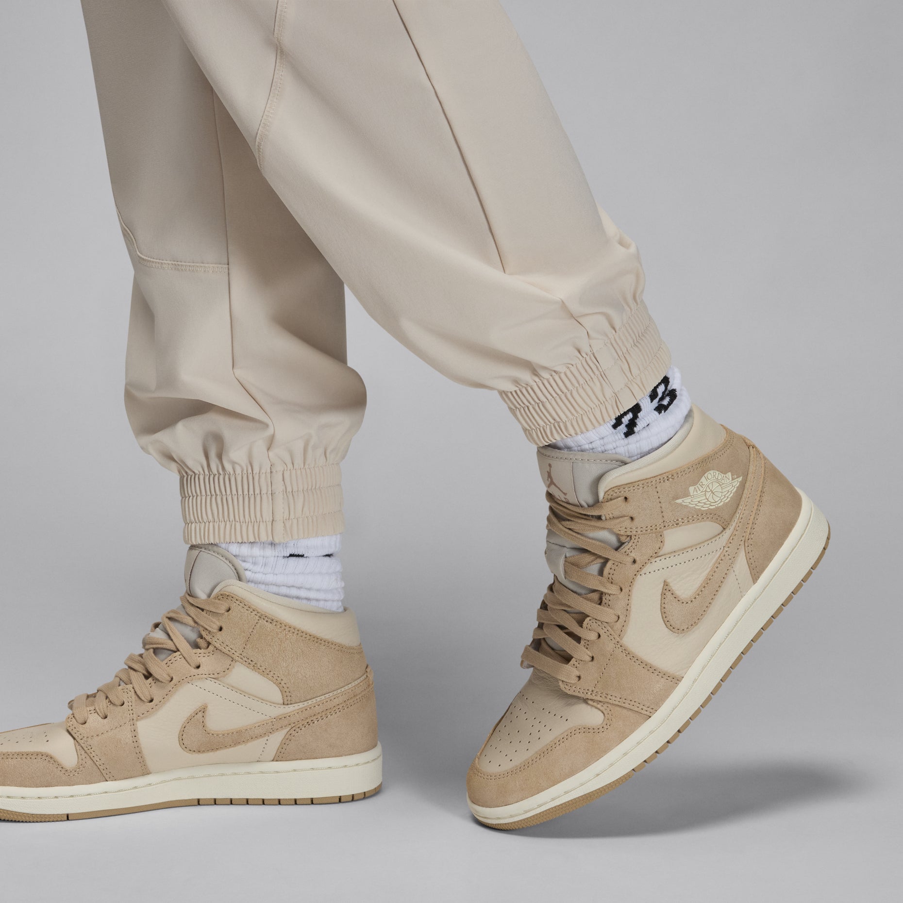 (WMNS) Air Jordan Sport Tunnel Sweatpants Asia Sizing 'Legend Light Brown' FB4660-203