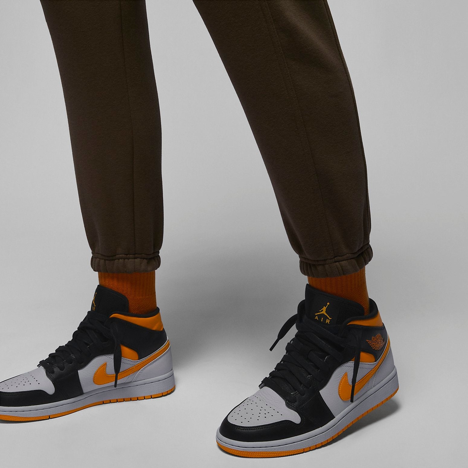 (WMNS) Air Jordan x Paris Saint-Germain Sweatpants 'Palomino' FD6998-274