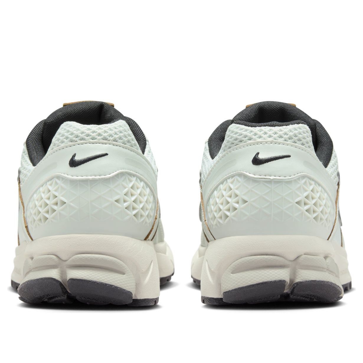 (WMNS) Nike Air Zoom Vomero 5 'Light Silver Chrome' FN6742-001