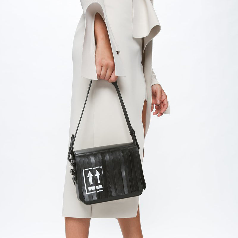 (WMNS) Off-White Arrow Shoulder Bag Black OWNA011E199900991001