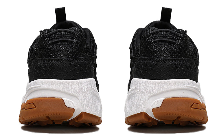 (WMNS) Skechers Stamina-Classy Trail Low-Top Running Shoes Black/White 13451-BKW