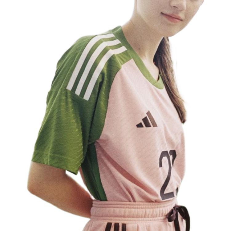 adidas FW22 LogoT HS5759
