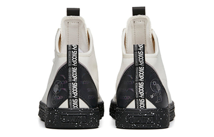 (WMNS) ANTA x Snoopy Skateboarding Series Sneakers High 'White' 922138601-3