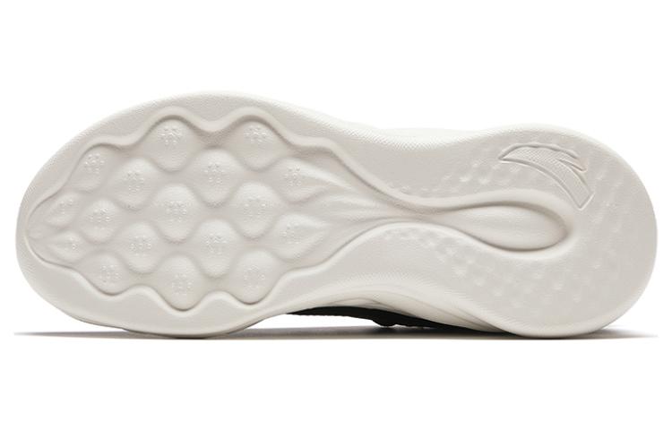 (WMNS) ANTA Fluffy 2 'Black White' 922345577-4