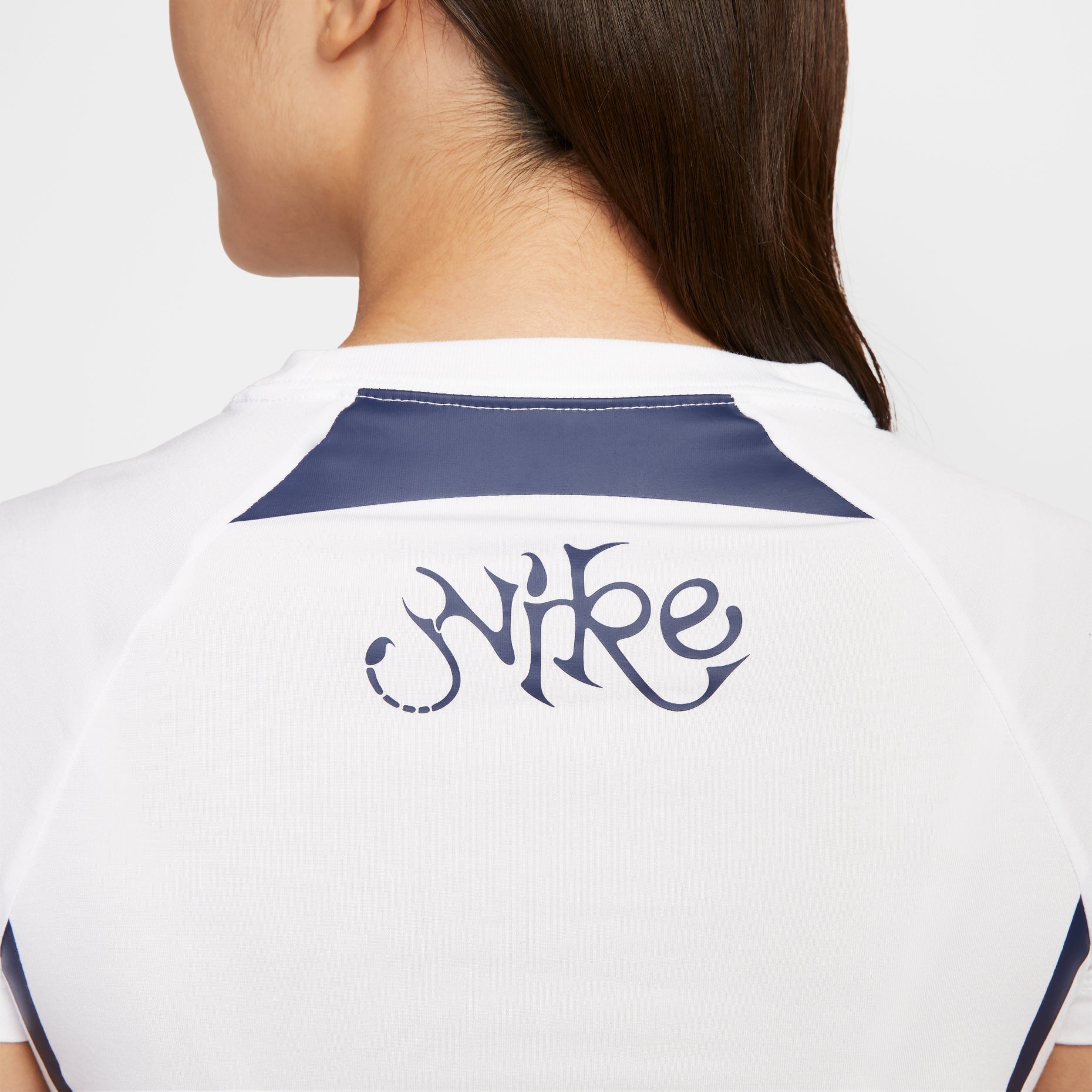 (WMNS) Nike Chill Knit Graphic T-shirt 'White' II1950-100