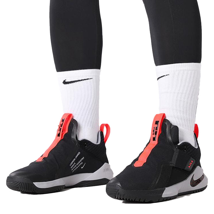 Nike Ambassador 11 'Black Crimson' AO2920-001