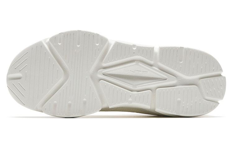(WMNS) ANTA Running Series Sneakers 'White Beige Grey' 922338821-1