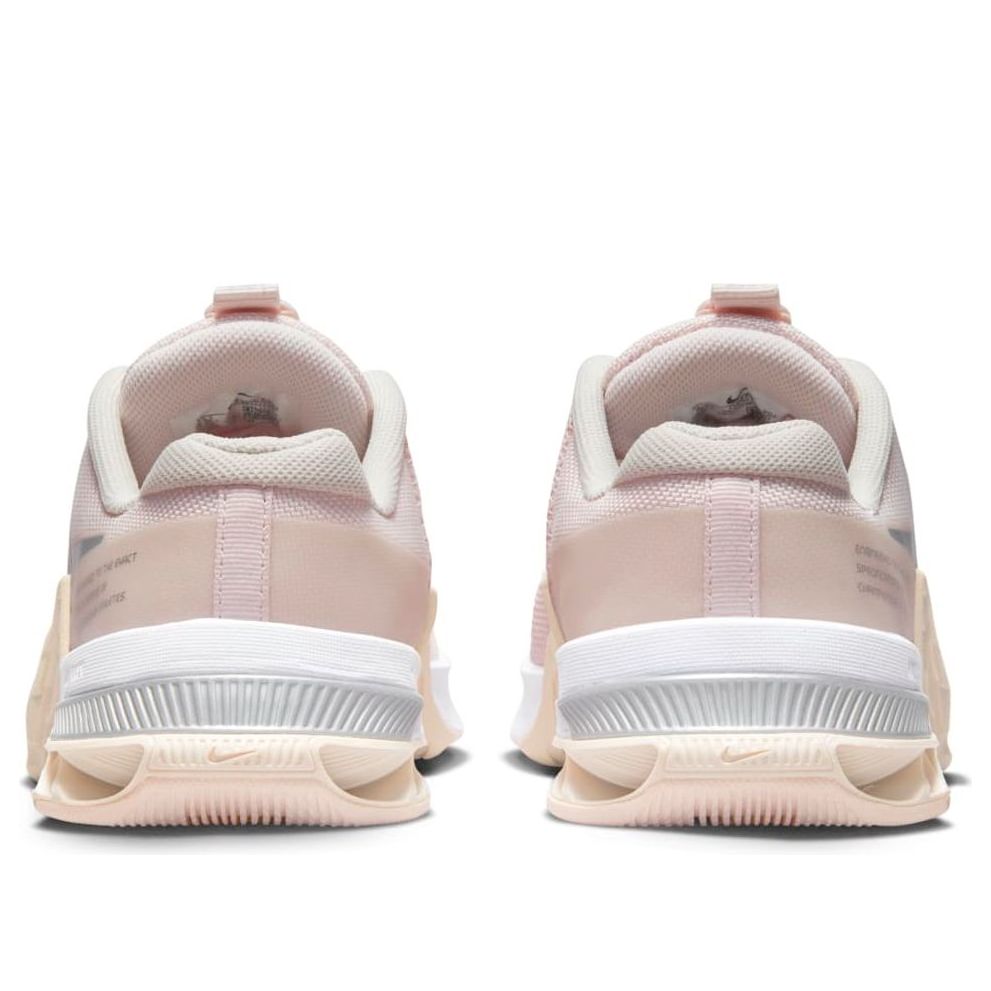 (WMNS) Nike Metcon 8 'Light Soft Pink Metallic Silver' DZ4702-600