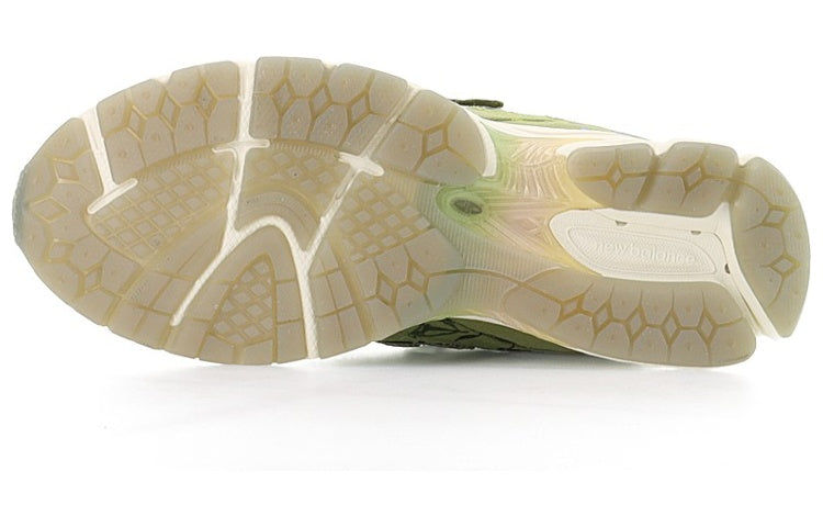 New Balance Bryant Giles x 2002R 'What Now?' M2002RAG