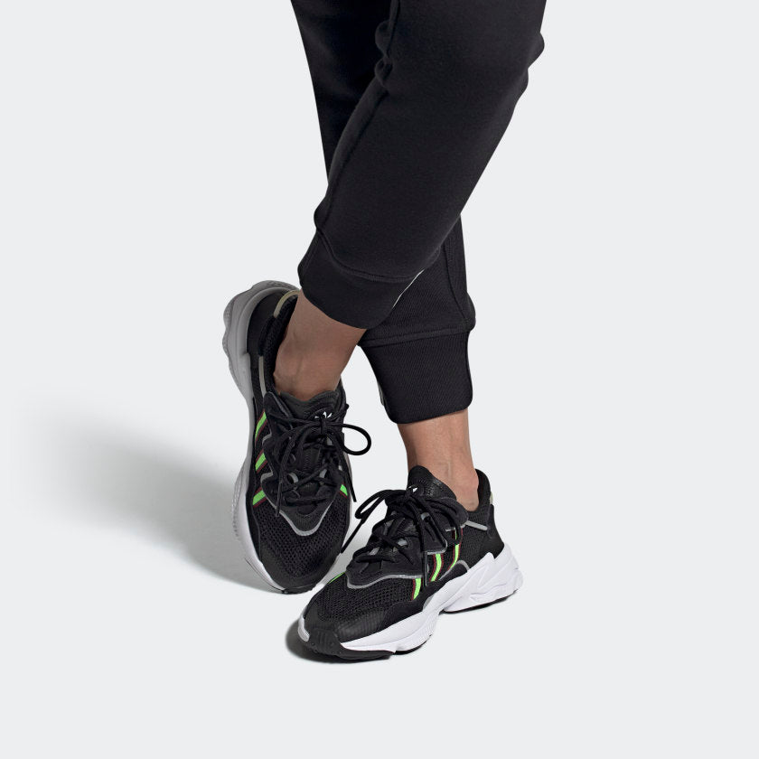 (WMNS) adidas Ozweego 'Black Solar Green' EF0158