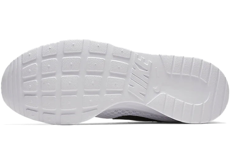 (WMNS) Nike Tanjun 'White Black' 812655-100