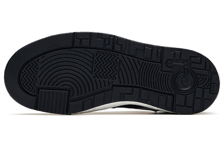 (WMNS) ANTA Street Naughty Low 'Black Grey White' 122238066-9