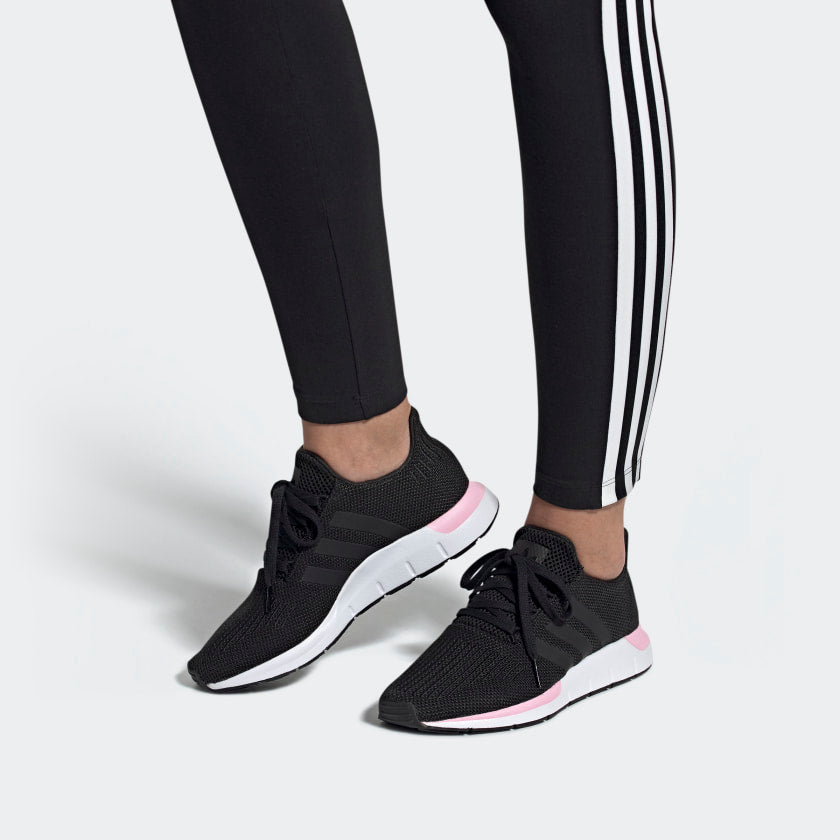 (WMNS) adidas Swift Run 'Black True Pink' EE4552