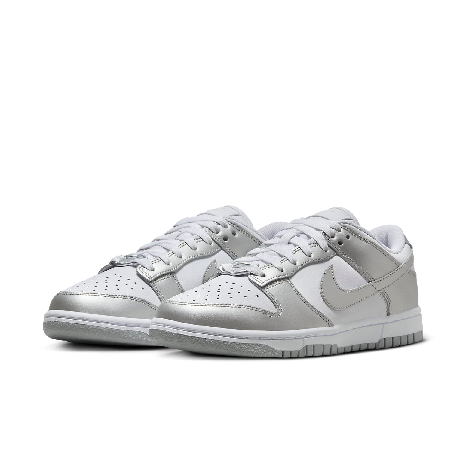 (WMNS) Nike Dunk Low 'Metallic Silver' FV1311-100