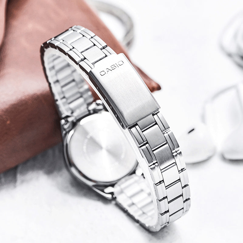 CASIO Quartz Waterproof SilverBlack Analog LTP-V005D-1B2