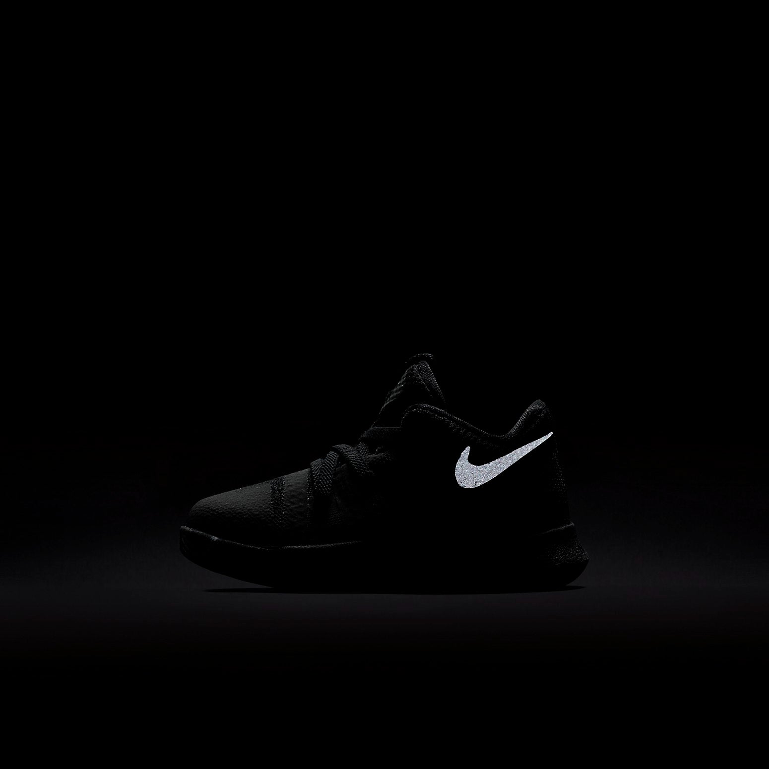 (TD) Nike Kyrie 3 'Triple Black' 869984-005