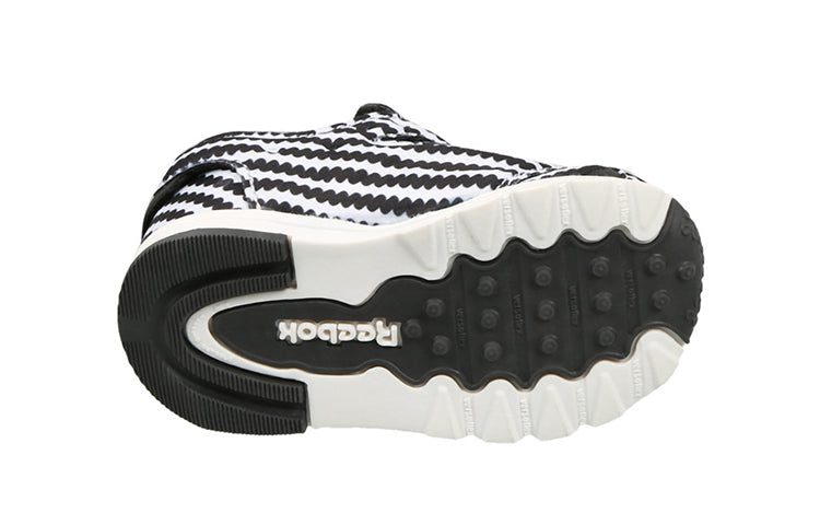 (TD) Reebok VERSA PUMP FURY 'White Black' DV8577