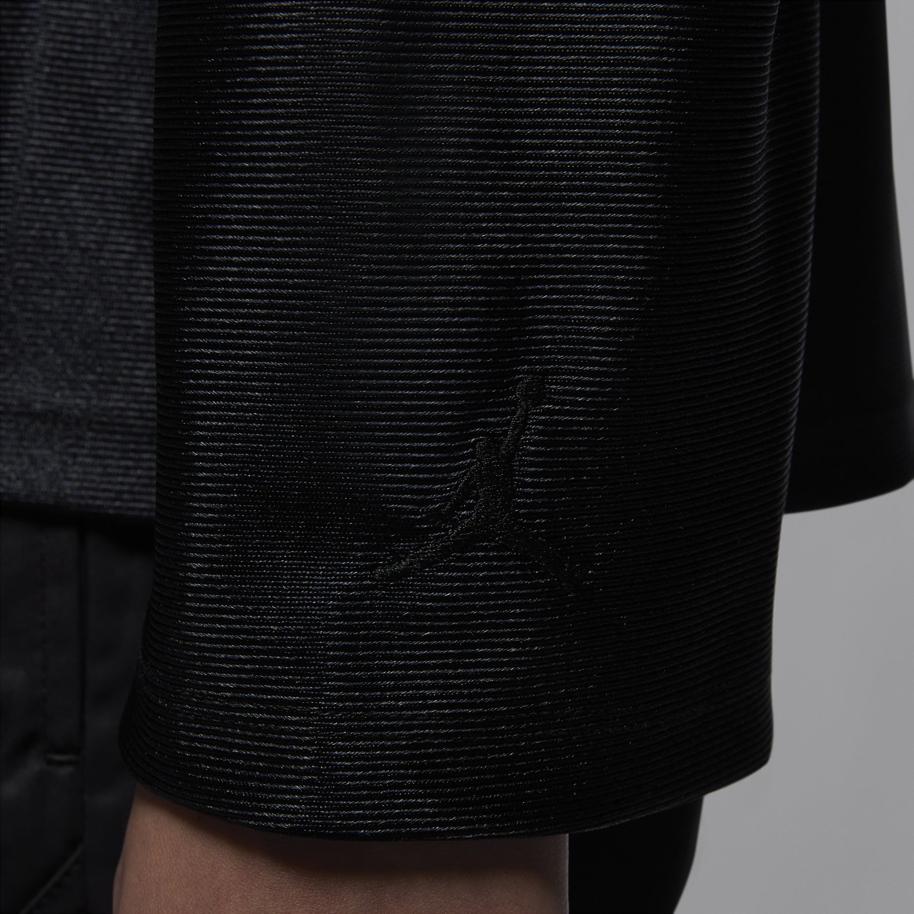 (WMNS) Air Jordan Long Sleeve Jersey Asia Sizing 'Black' HF9460-010