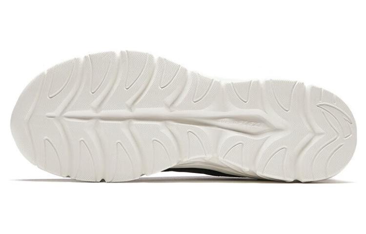 (WMNS) ANTA Running Shoes 'Black White' 922345580-6