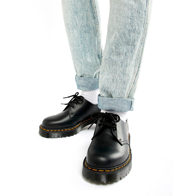 (WMNS) Dr. Martens Fenimore Low Leather 'Polish Smooth - Black' 25751001