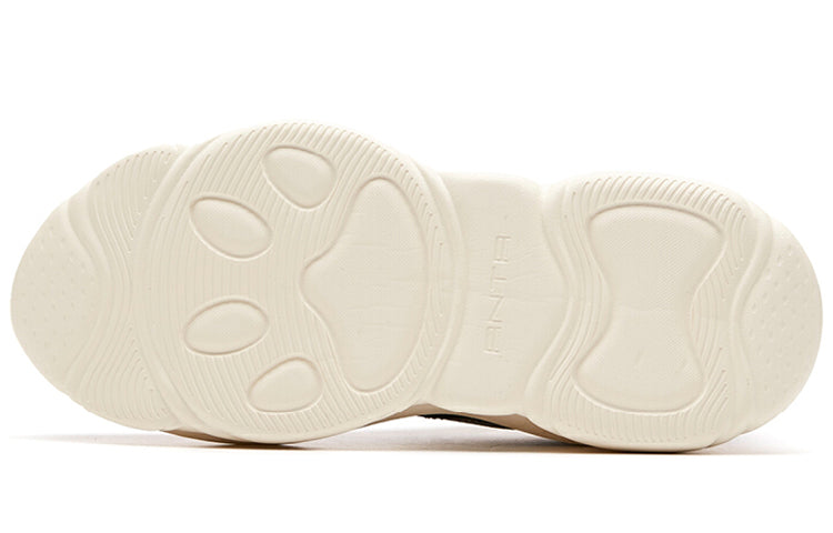 (WMNS) ANTA Life Series Sneakers 'White Black Red' 122018886-4