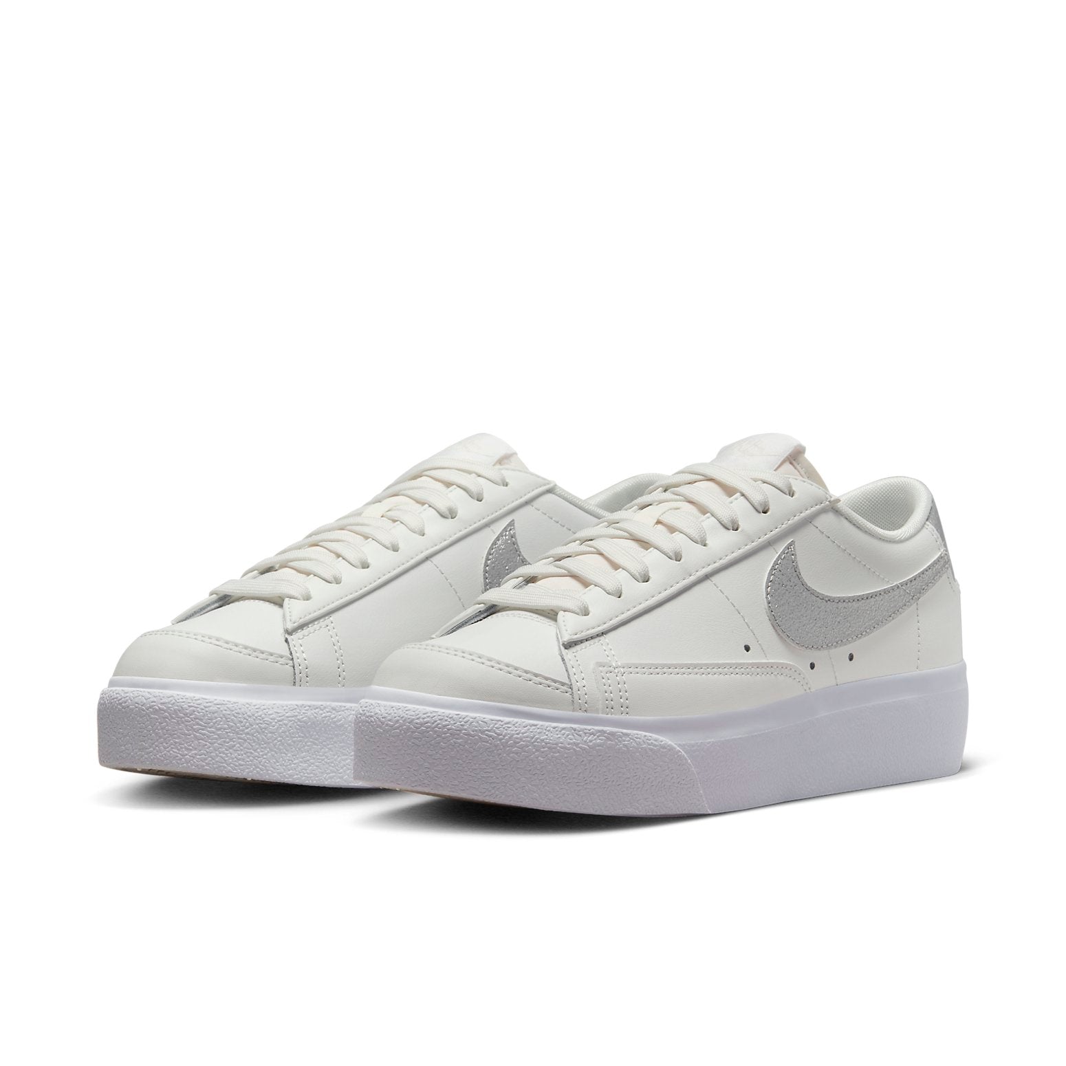 (WMNS) Nike Blazer low Platform 'Summit White Sail White Metallic Silver' DQ7571-101