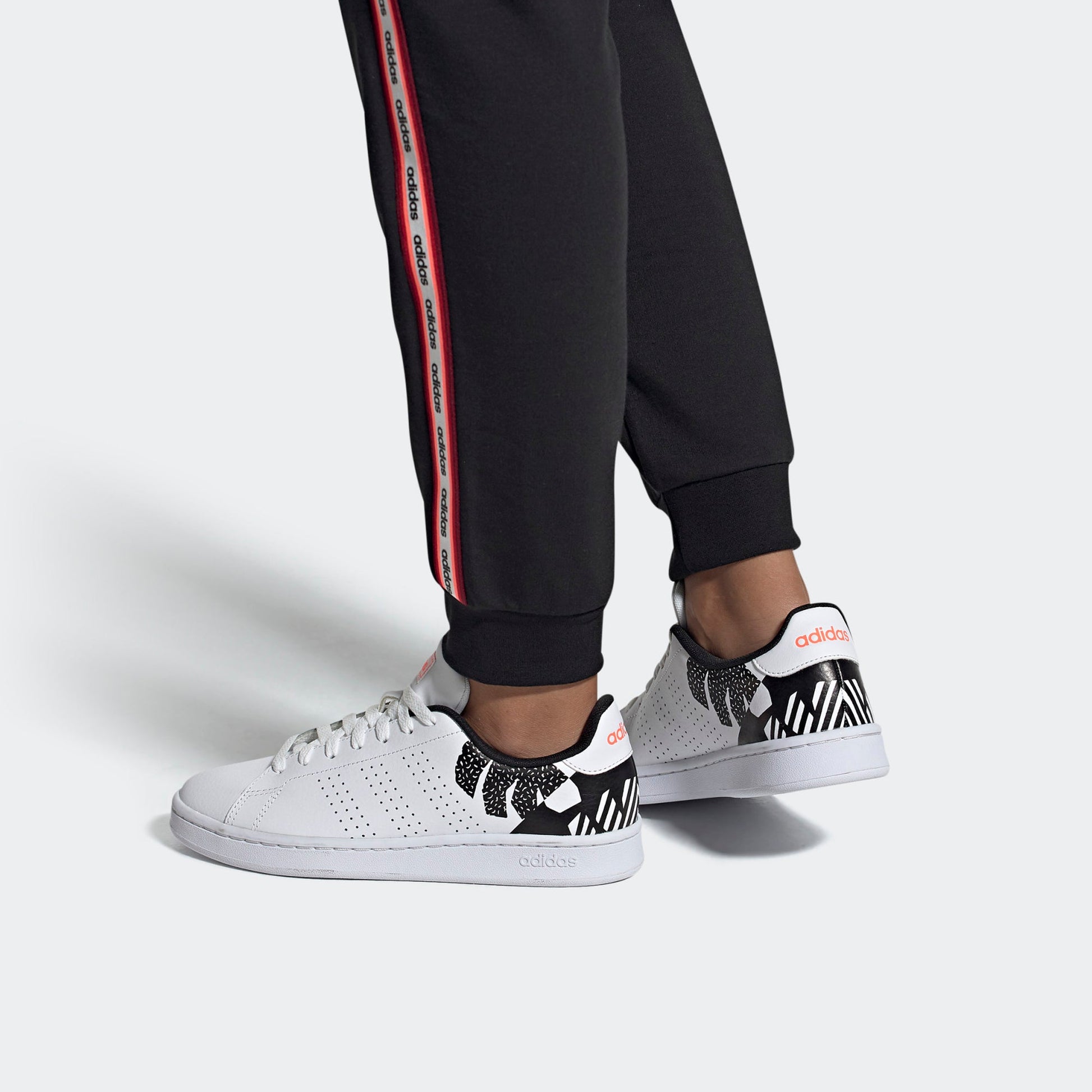 (WMNS) adidas Advantage 'White Black' EH1112