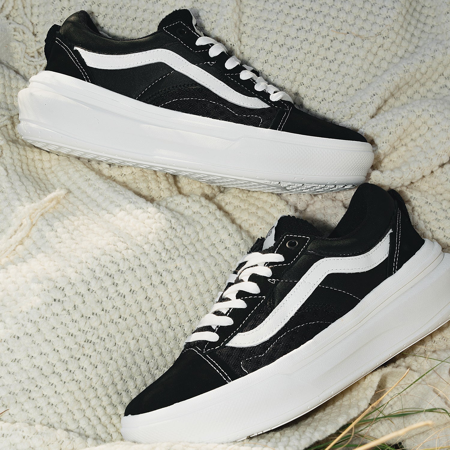81312Vans Old Skool Overt Plus CC 'Black White' VN0A4BVL1KP
