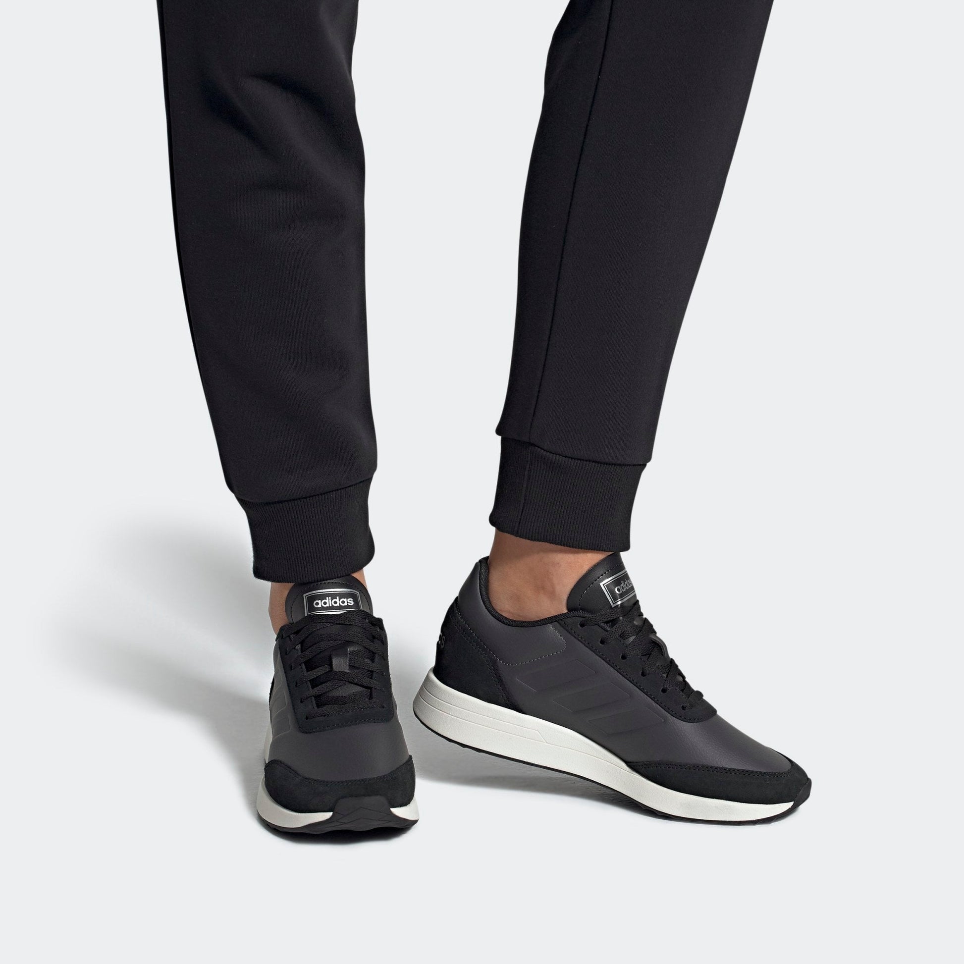 (WMNS) adidas neo Run 70S EE9865