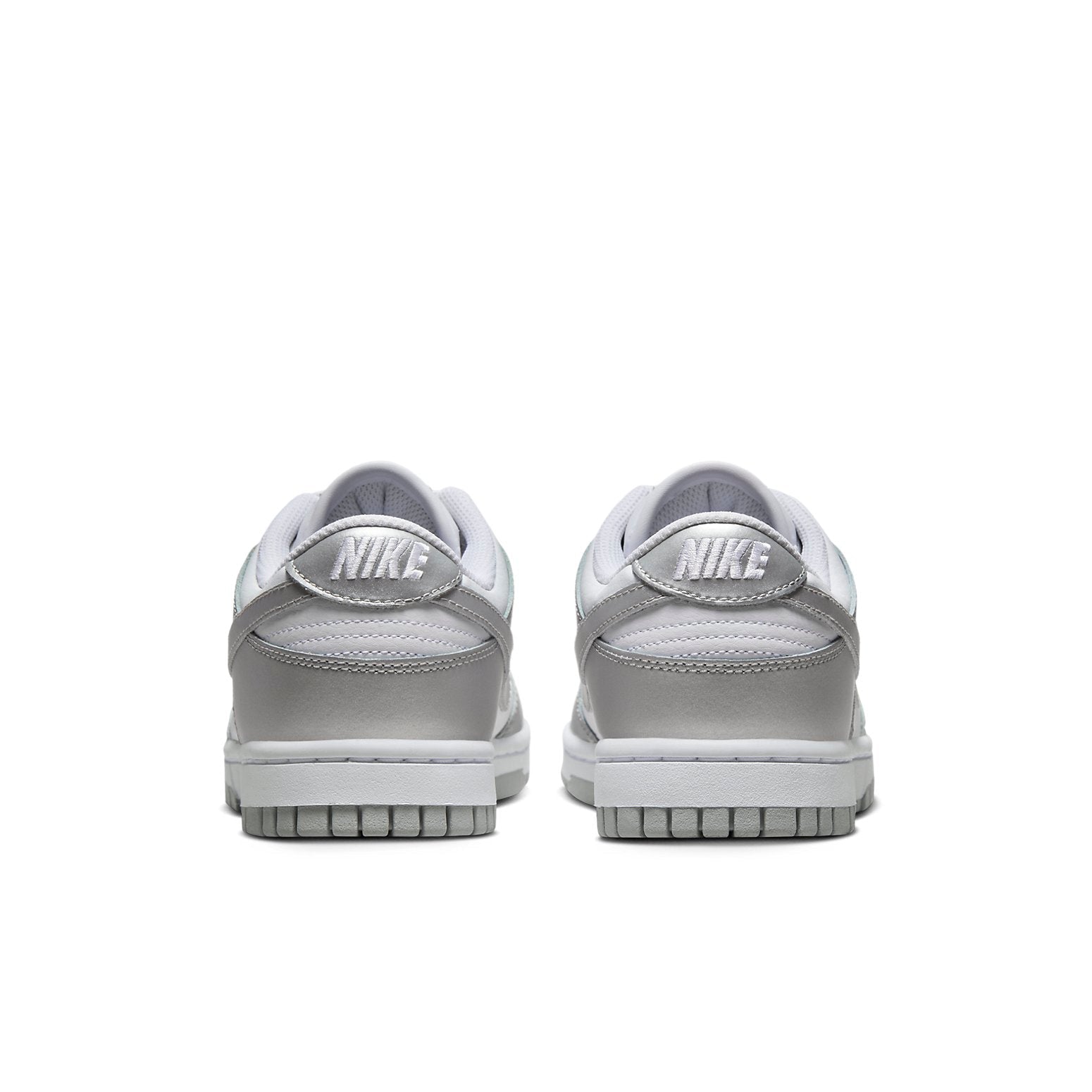 (WMNS) Nike Dunk Low 'Metallic Silver' FV1311-100
