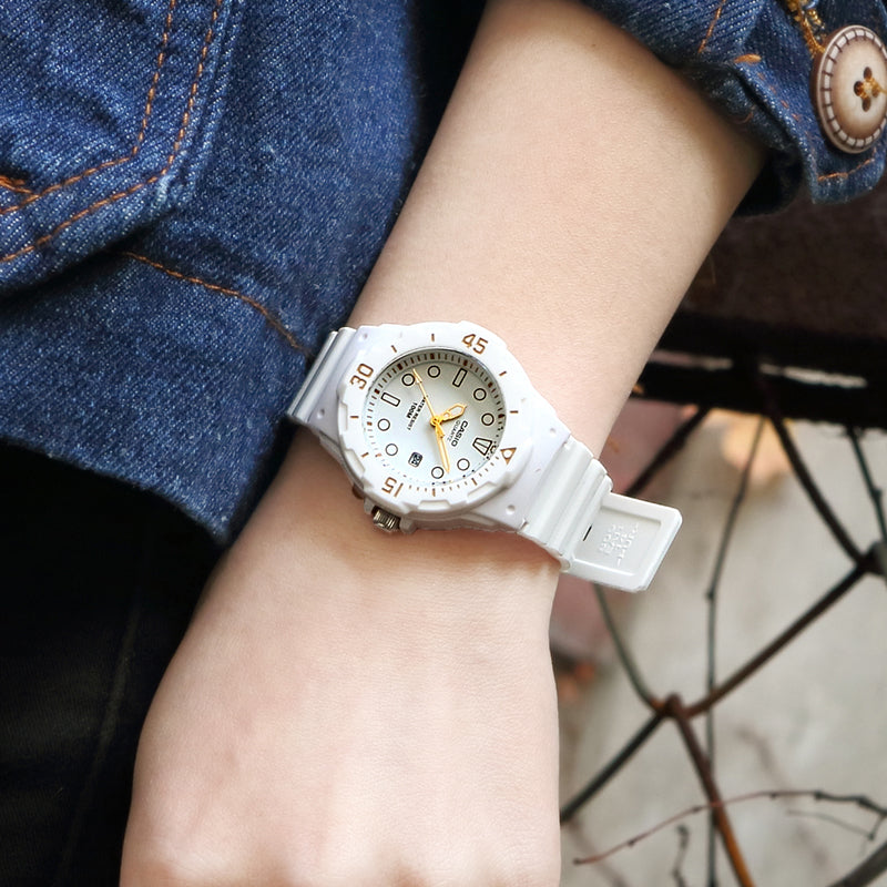 CASIO Waterproof Sports White Analog LRW-200H-7E2