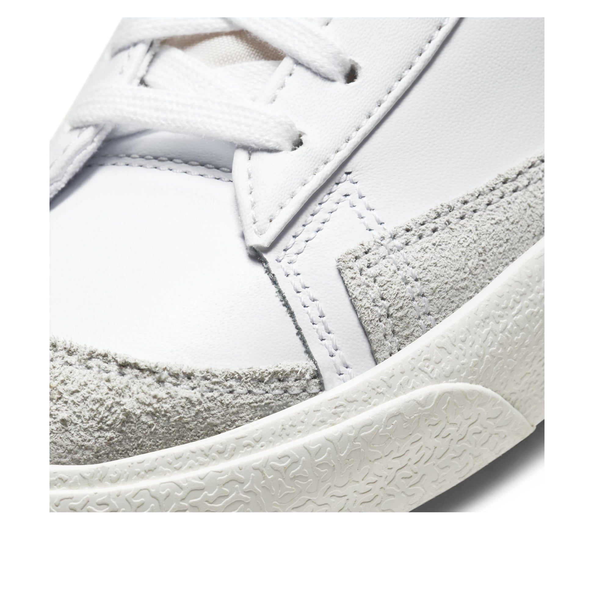 (WMNS) Nike Blazer Mid 77 Vintage 'White Black' CZ1055-100