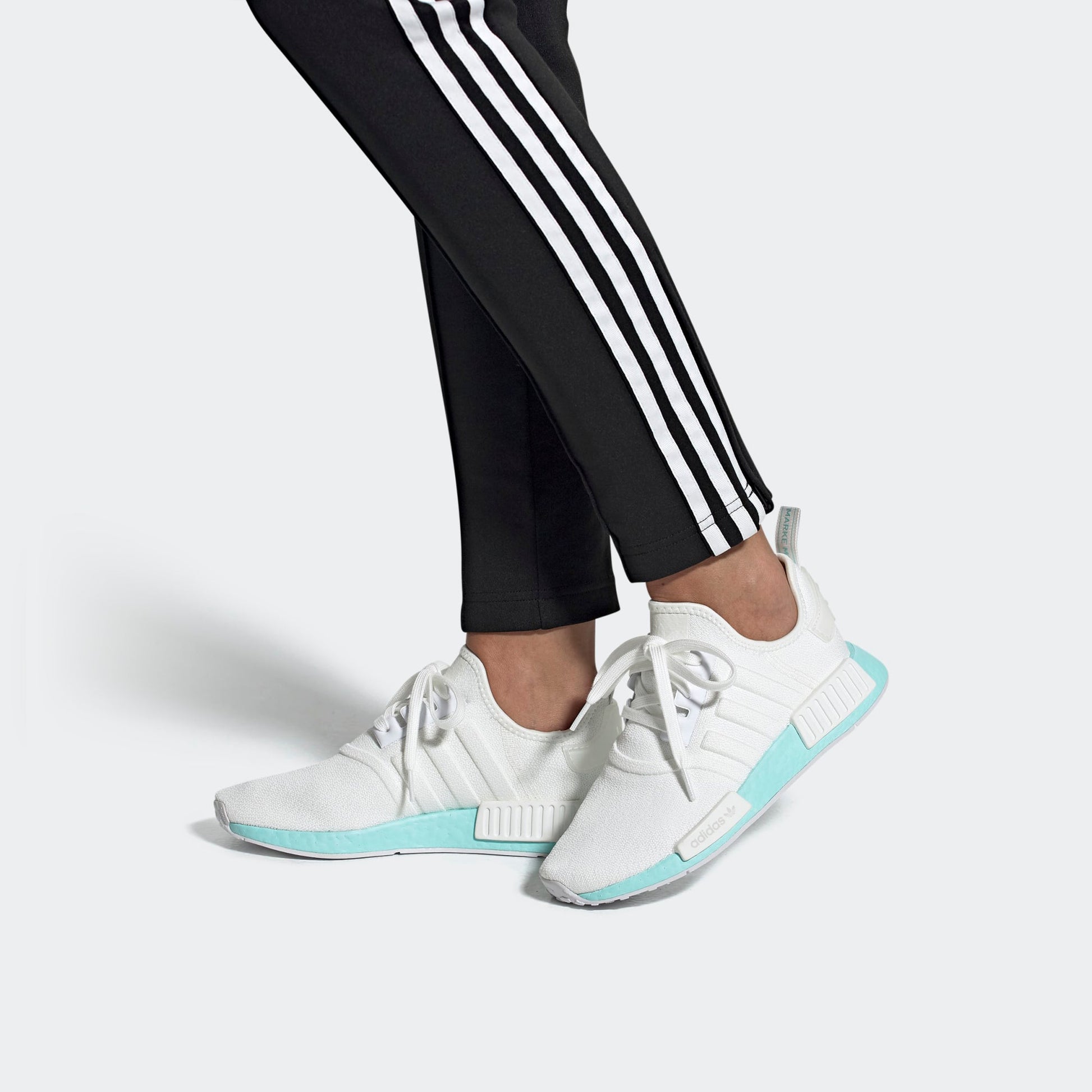 (WMNS) adidas NMD_R1 'White Clear Aqua' EF4273