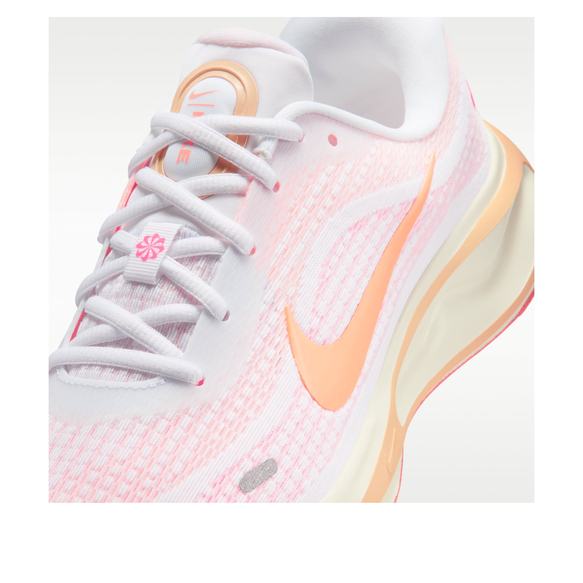 (WMNS) Nike Journey Run 'White Ice Peach Orange Pulse' FJ7765-118