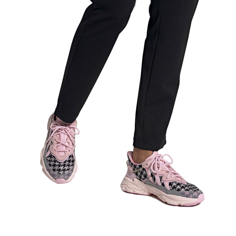 (WMNS) adidas originals Ozweego 'Pink Black Gray' FV9758