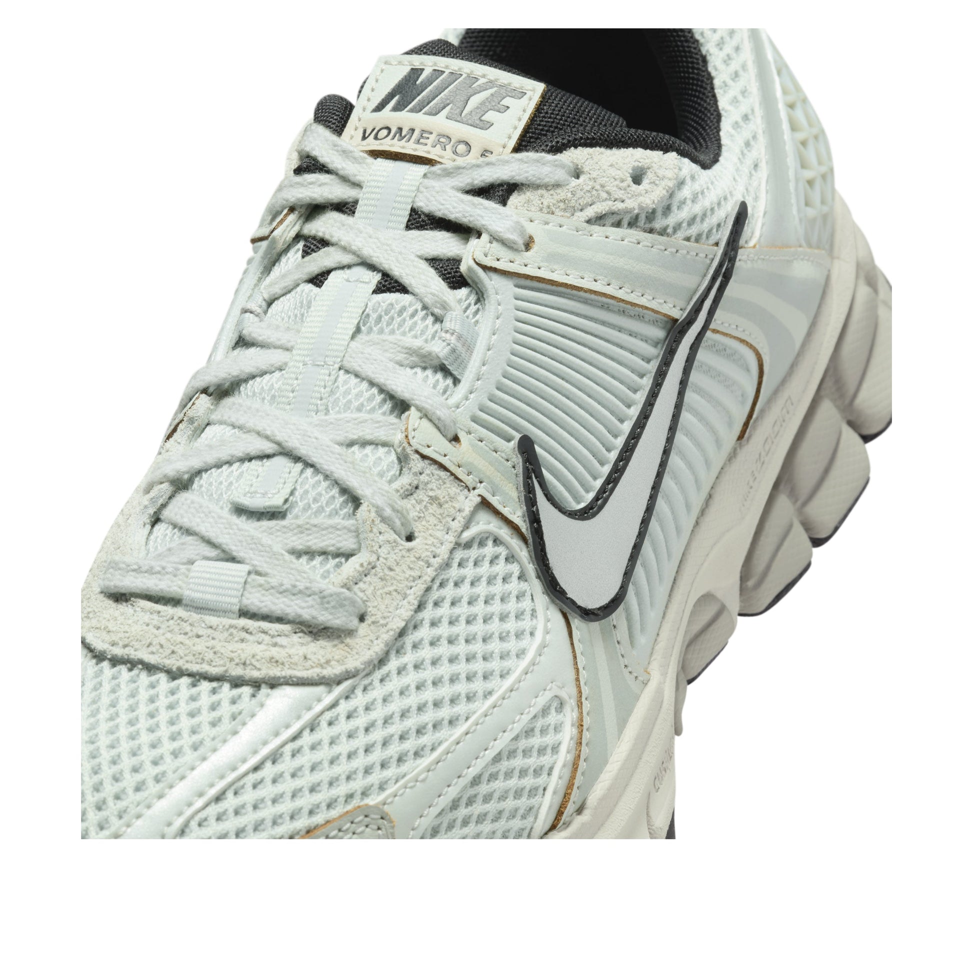 (WMNS) Nike Air Zoom Vomero 5 'Light Silver Chrome' FN6742-001