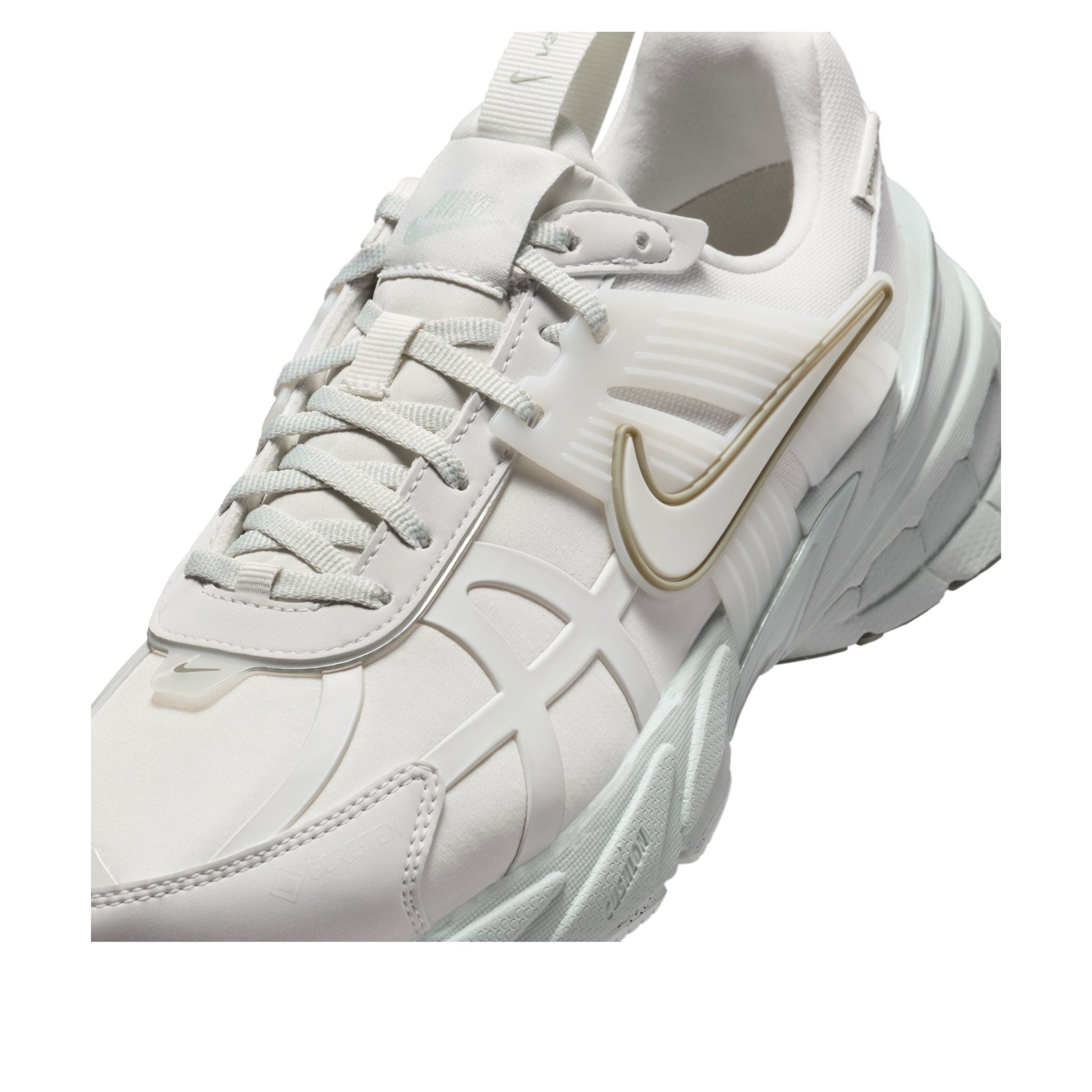(WMNS) Nike V2K Run Gore-Tex 'Platinum Tint Light Silver' FZ2622-004