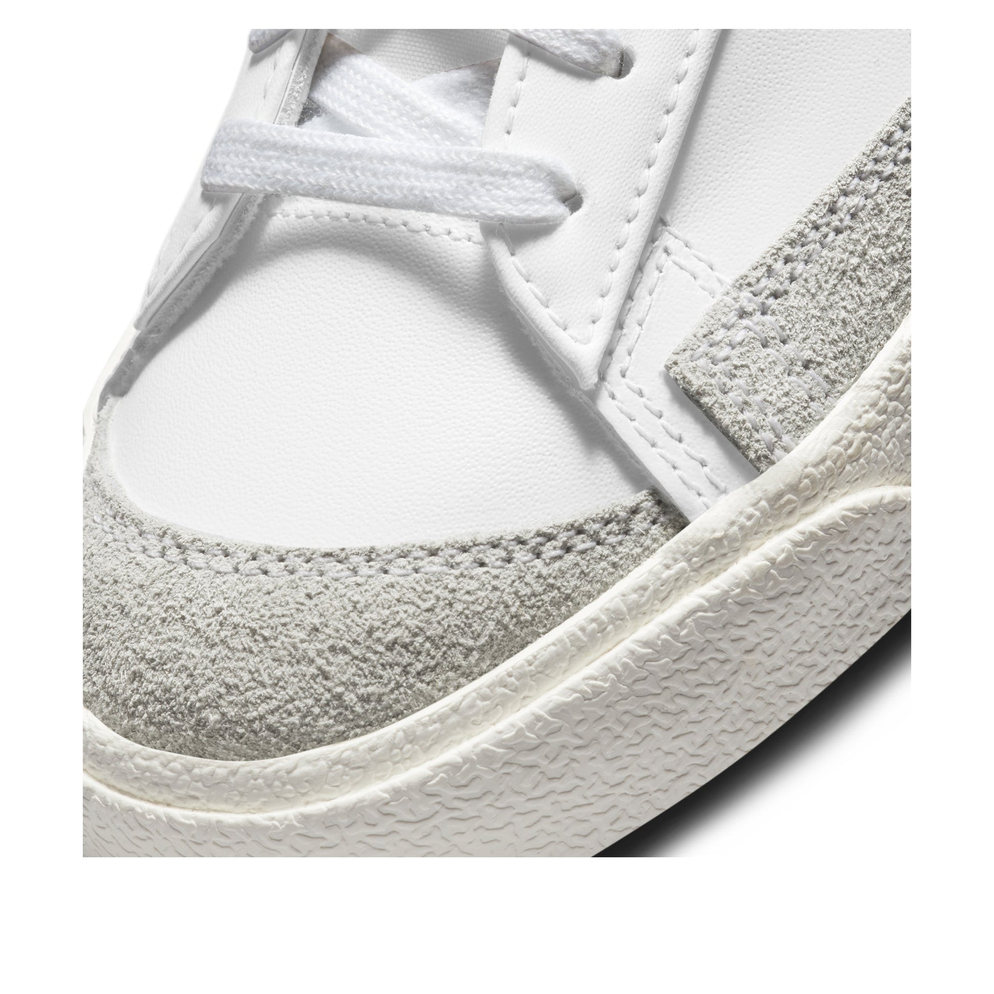 (WMNS) Nike Blazer Low '77 'White Black' DC4769-102